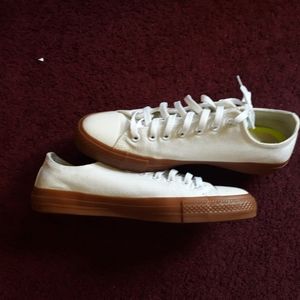 Converse while gum shoes